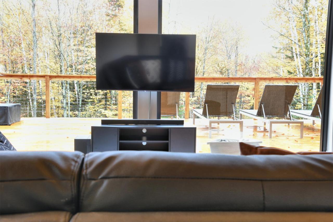Kallm-Mont-Tremblant Chalet With Hot Tub, Pond & Beach On Private 7Acre Estate Lac-Superieur Екстериор снимка