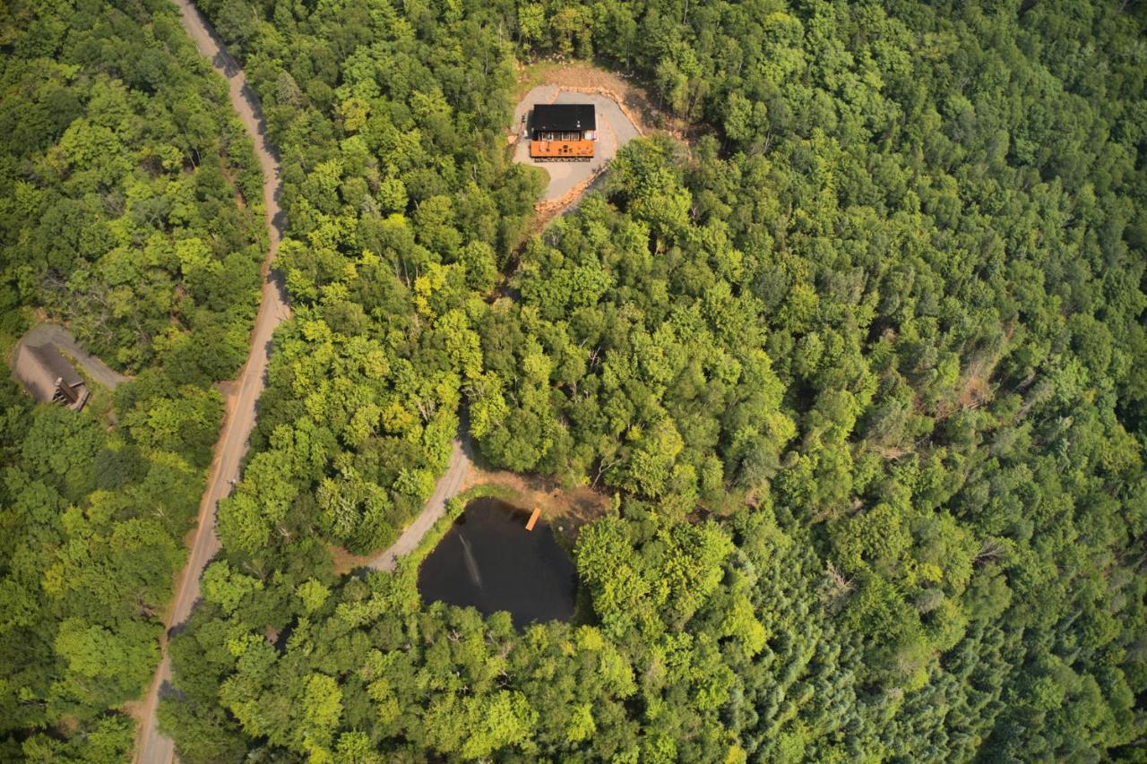 Kallm-Mont-Tremblant Chalet With Hot Tub, Pond & Beach On Private 7Acre Estate Lac-Superieur Екстериор снимка