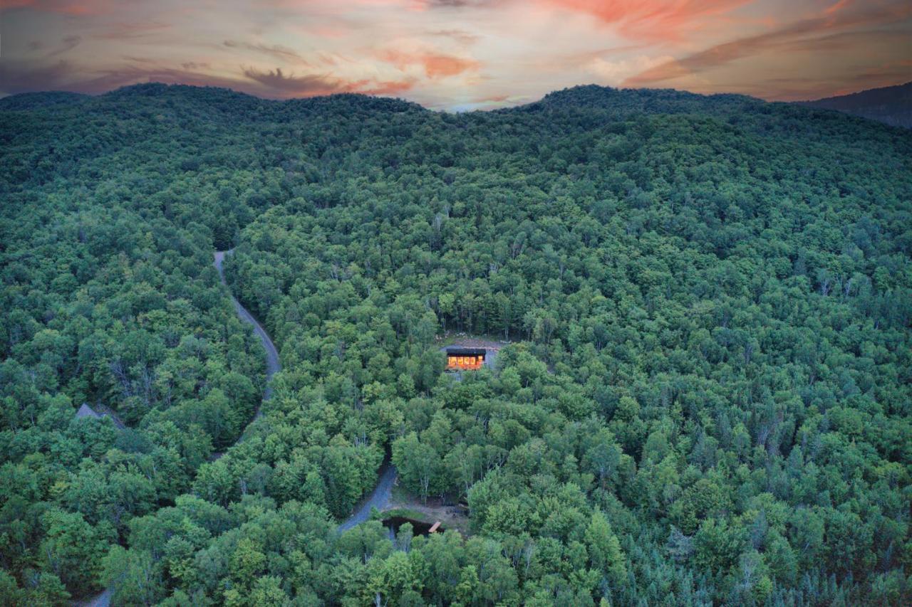 Kallm-Mont-Tremblant Chalet With Hot Tub, Pond & Beach On Private 7Acre Estate Lac-Superieur Екстериор снимка